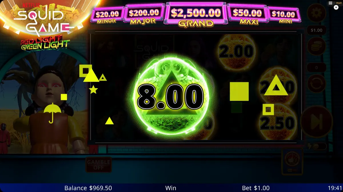 Tampilan visual slot Squid Game: Red Light, Green Light dengan latar belakang taman bermain yang ikonik.